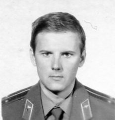 Ніколаєв — лейтенант ВПС