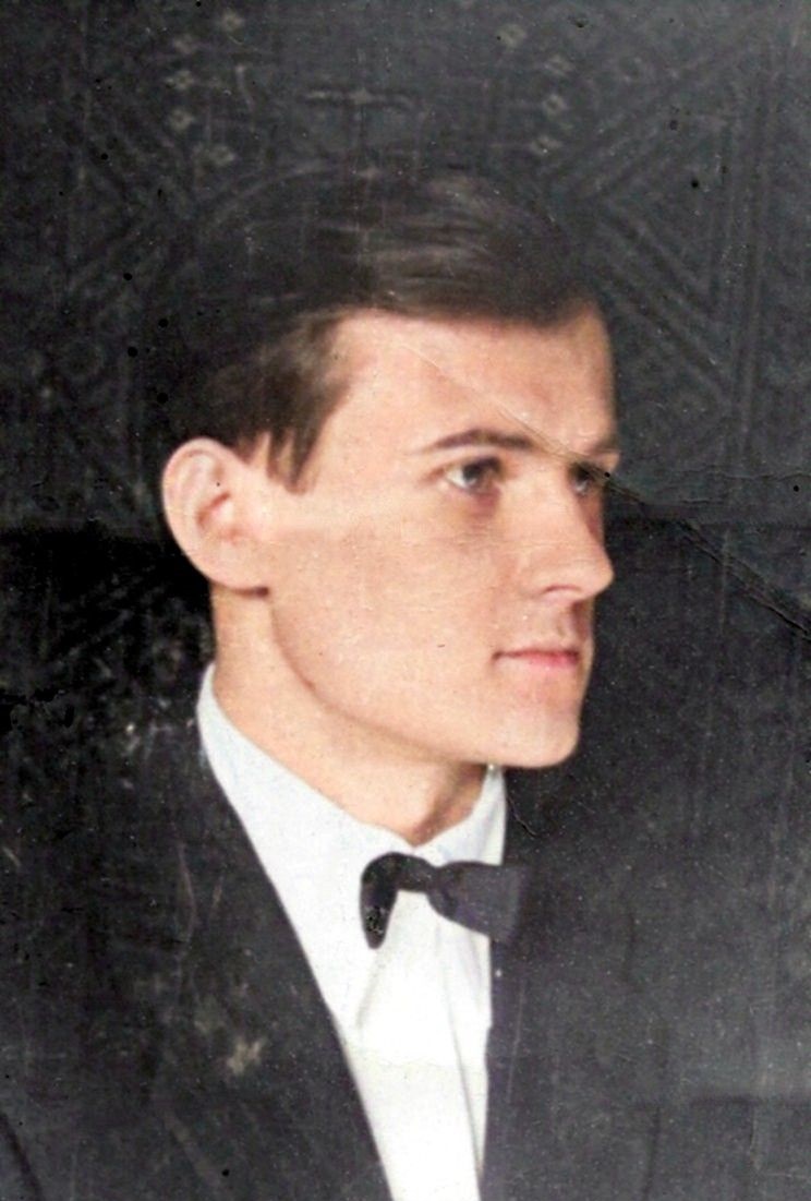 Вадим Ніколаєв — провідний інженер з льотних випробувань, профільний портрет з українськими рисами