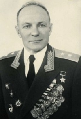 Михайло Григоренко (1906–1990), український інженер і Герой Радянського Союзу; будівничий космодрому Байконур і стратегічних стартових майданчиків