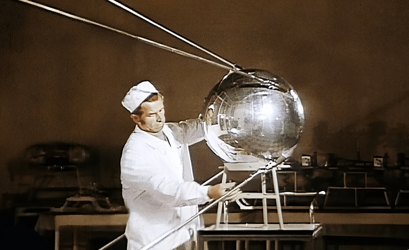 «Супутник-1», перший штучний супутник Землі, запущений ракетою Р-7 української конструкторської школи, початок космічних перегонів 1957 року