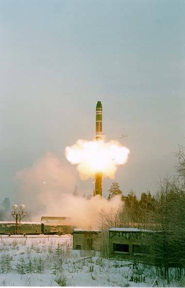 Залізничний мобільний комплекс МБР з пусковою установкою балістичної ракети